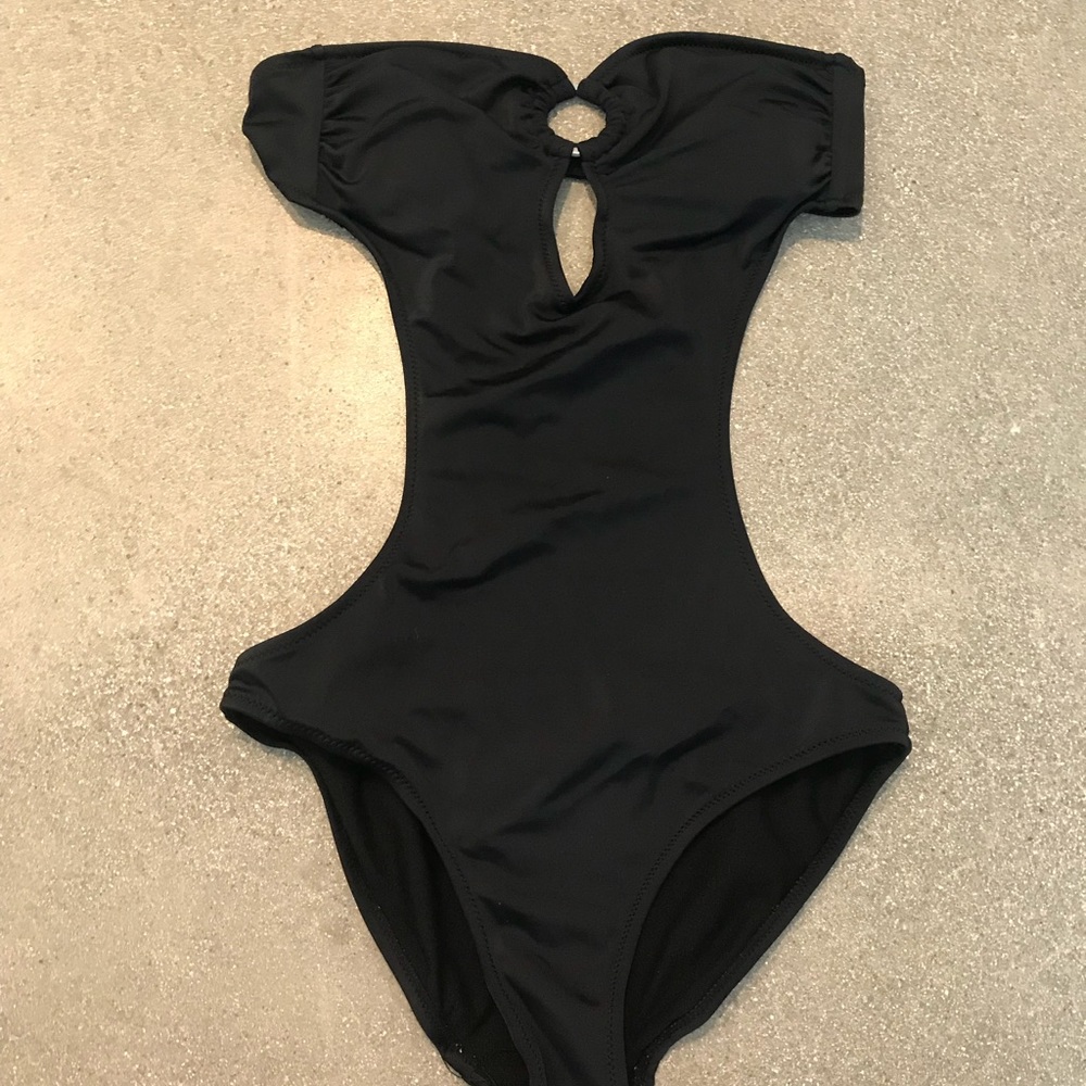 Black one piece cutout swimsuit monokoni